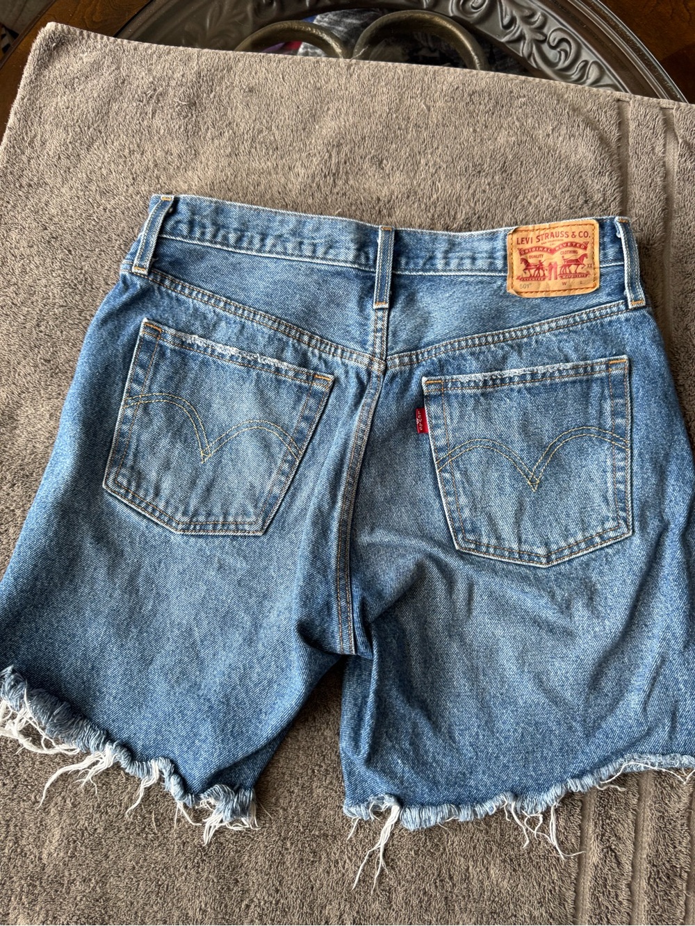 Levi's 501 Classic Blue Straight Denim Jeans Shorts-size W28 - Picture 6 of 11
